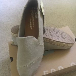 Size 5.5 Canvas Toms